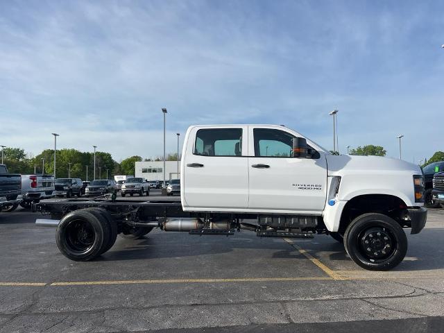 2024 Chevrolet Silverado 4500 HD Vehicle Photo in GREEN BAY, WI 54302-3701