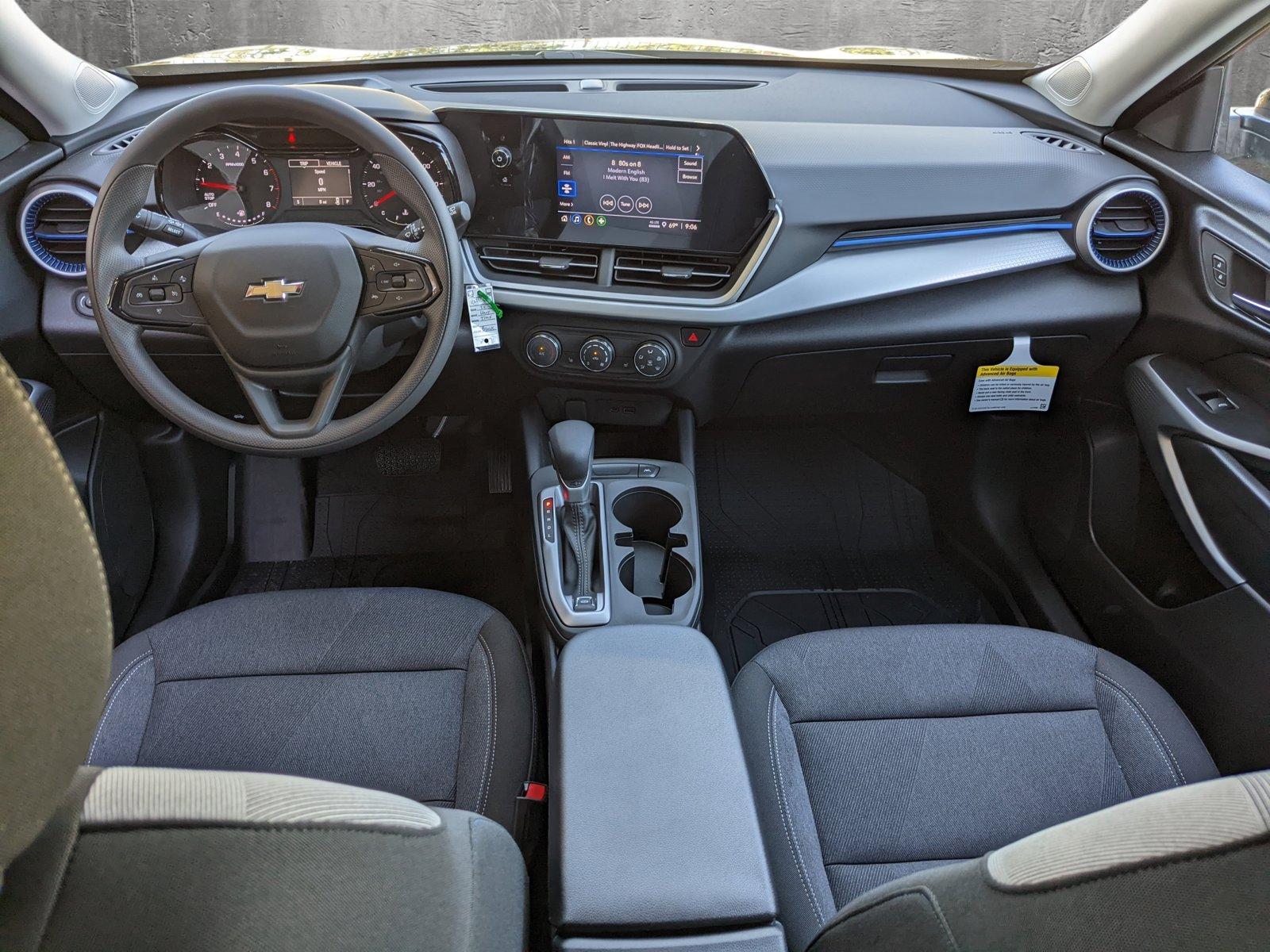 2024 Chevrolet Trax Vehicle Photo in VALENCIA, CA 91355-1705