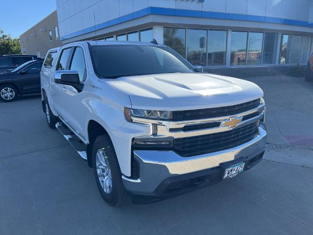 Used 2021 Chevrolet Silverado 1500 LT with VIN 1GCUYDED2MZ129047 for sale in Pipestone, MN