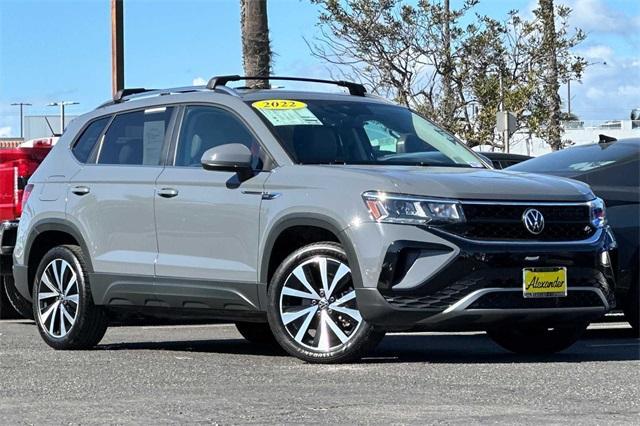 Used 2022 Volkswagen Taos SE with VIN 3VVLX7B24NM067352 for sale in Oxnard, CA