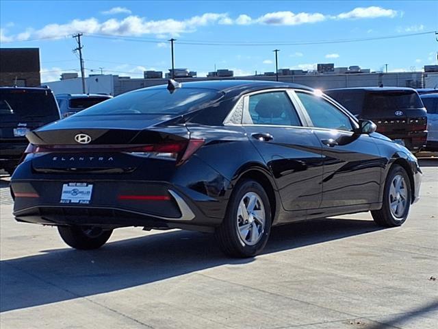 2025 Hyundai ELANTRA Vehicle Photo in Peoria, IL 61615