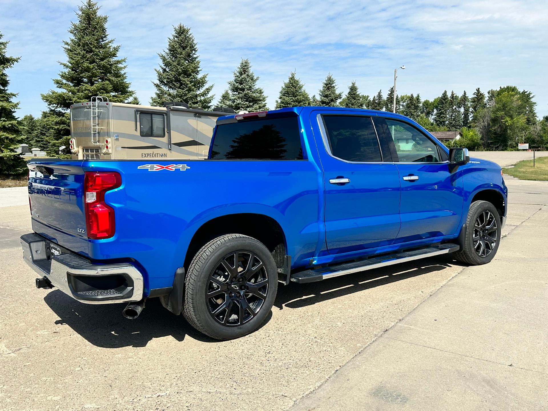 Used 2022 Chevrolet Silverado 1500 LTZ with VIN 1GCUDGED6NZ600731 for sale in Langdon, ND