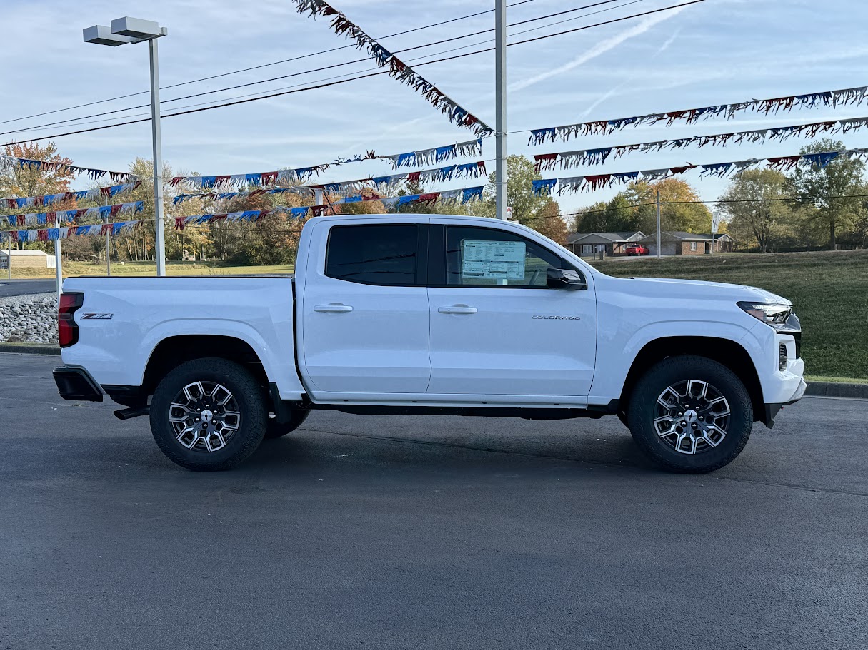 2024 Chevrolet Colorado Vehicle Photo in BOONVILLE, IN 47601-9633