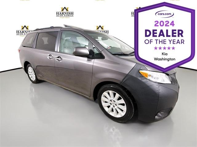 2015 Toyota Sienna Vehicle Photo in Everett, WA 98204