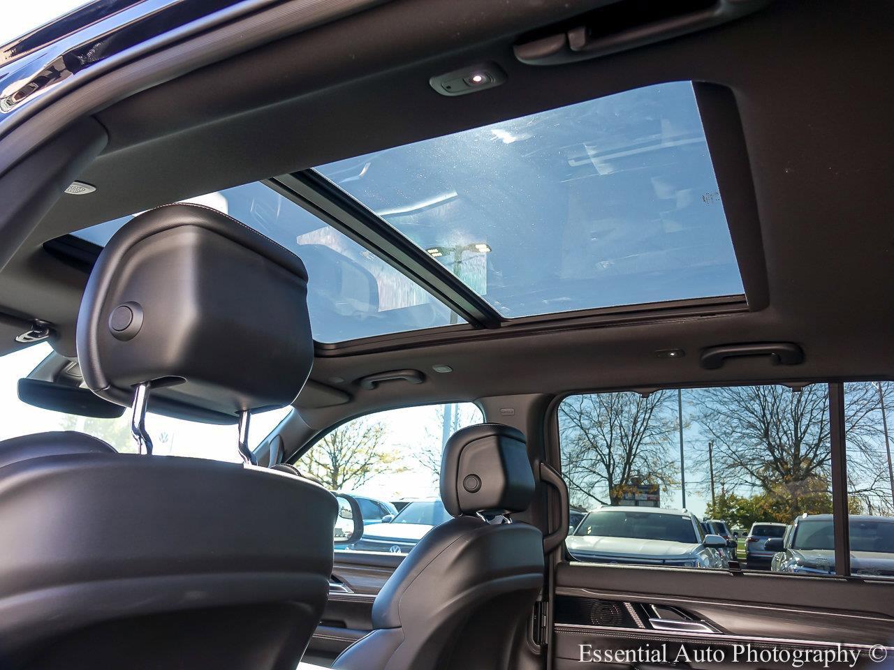 2023 Jeep Wagoneer L Vehicle Photo in Saint Charles, IL 60174