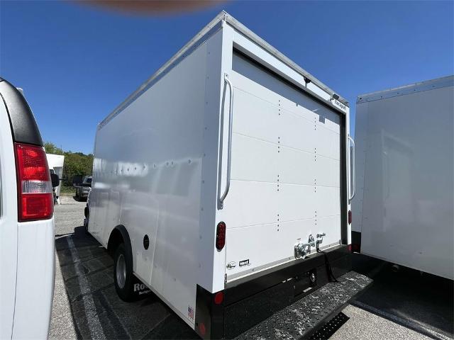 2023 Chevrolet Express Cutaway 4500 Vehicle Photo in ALCOA, TN 37701-3235