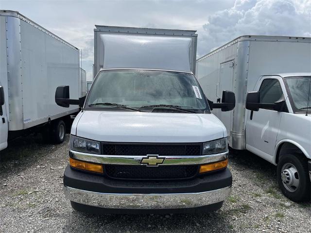 2024 Chevrolet Express Cutaway 3500 Vehicle Photo in ALCOA, TN 37701-3235