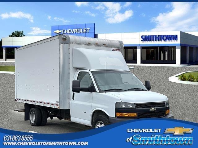 2018 Chevrolet Express Commercial Cutaway Vehicle Photo in SAINT JAMES, NY 11780-3219