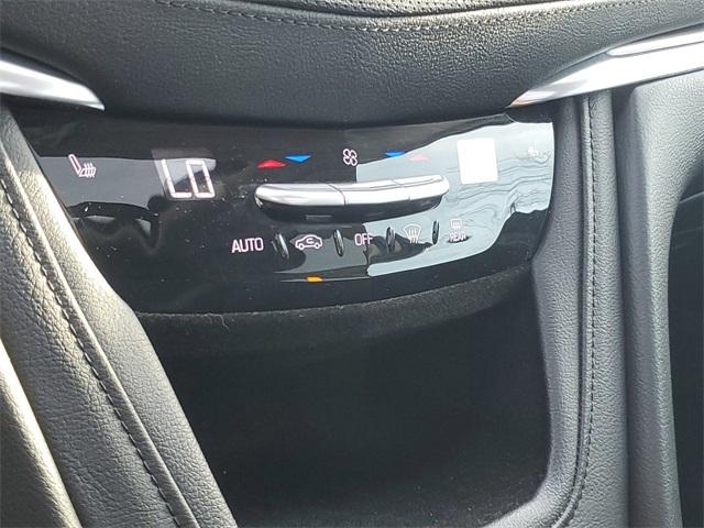 2017 Cadillac XT5 Vehicle Photo in GRAND BLANC, MI 48439-8139