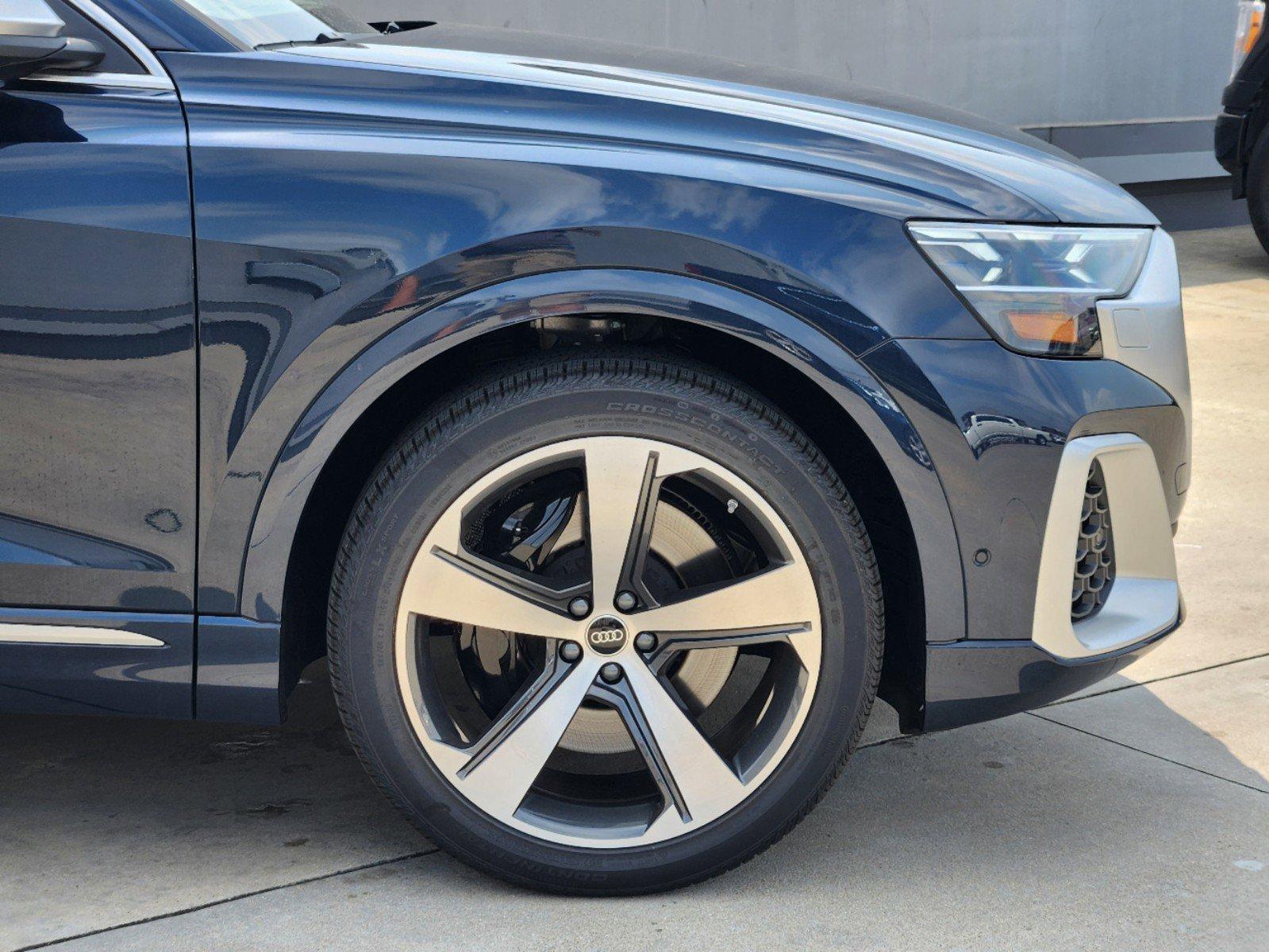 2024 Audi SQ8 Vehicle Photo in SUGAR LAND, TX 77478