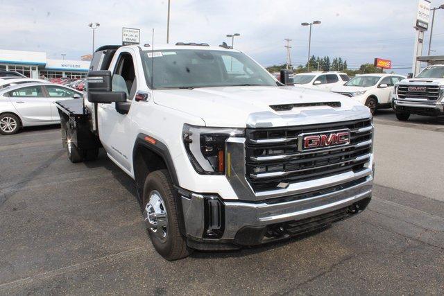 2024 GMC Sierra 3500 HD Chassis Cab Vehicle Photo in SAINT CLAIRSVILLE, OH 43950-8512