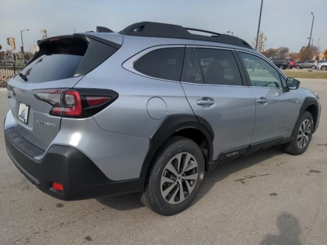 2025 Subaru Outback Vehicle Photo in Green Bay, WI 54304