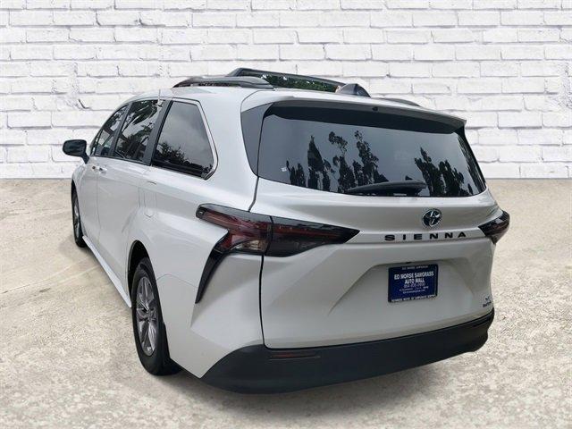 2024 Toyota Sienna Vehicle Photo in SUNRISE, FL 33323-3202