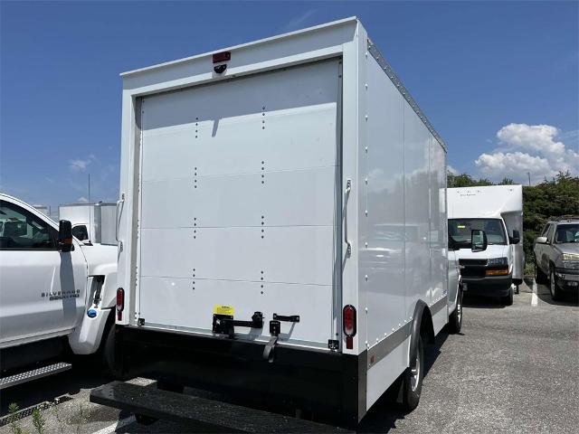 2023 Chevrolet Express Cutaway 3500 Vehicle Photo in ALCOA, TN 37701-3235