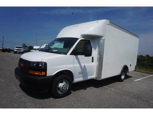 2023 Chevrolet Express Cutaway 4500 Vehicle Photo in ALCOA, TN 37701-3235