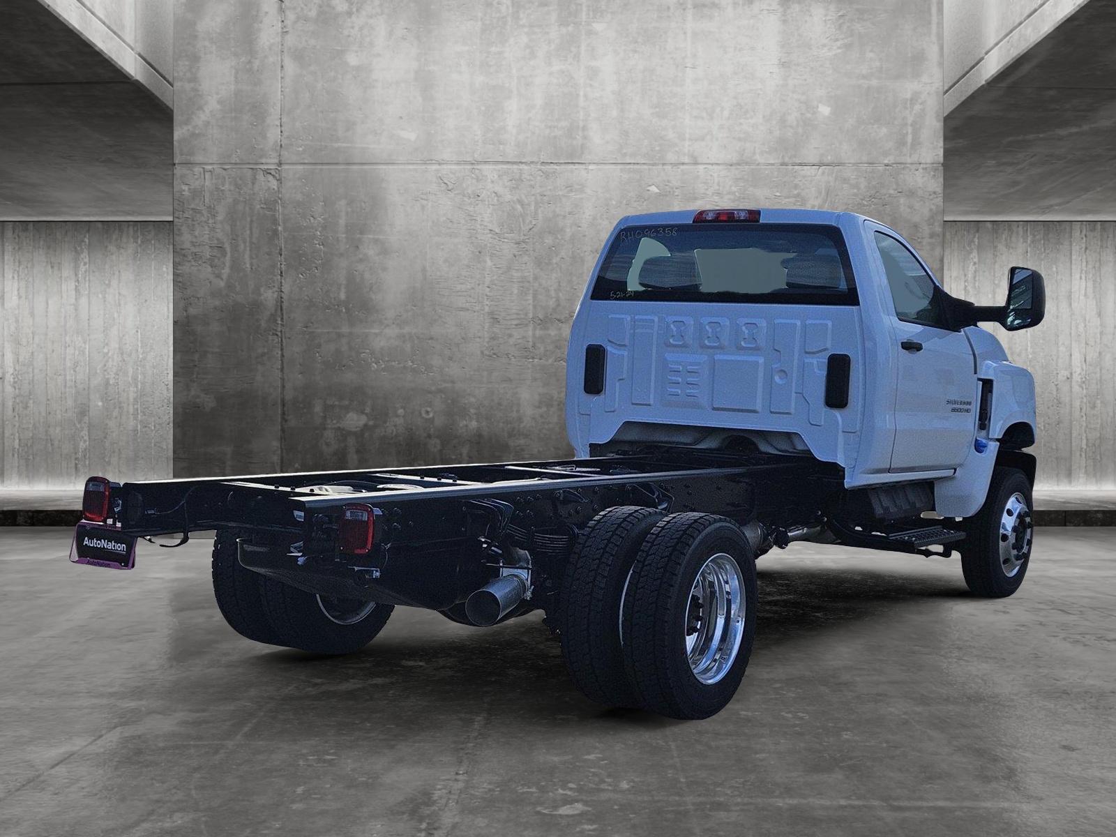 2024 Chevrolet Silverado 6500 HD Vehicle Photo in AMARILLO, TX 79103-4111