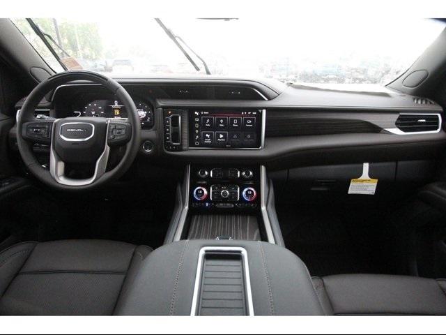 2024 GMC Yukon XL Vehicle Photo in ROSENBERG, TX 77471-5675