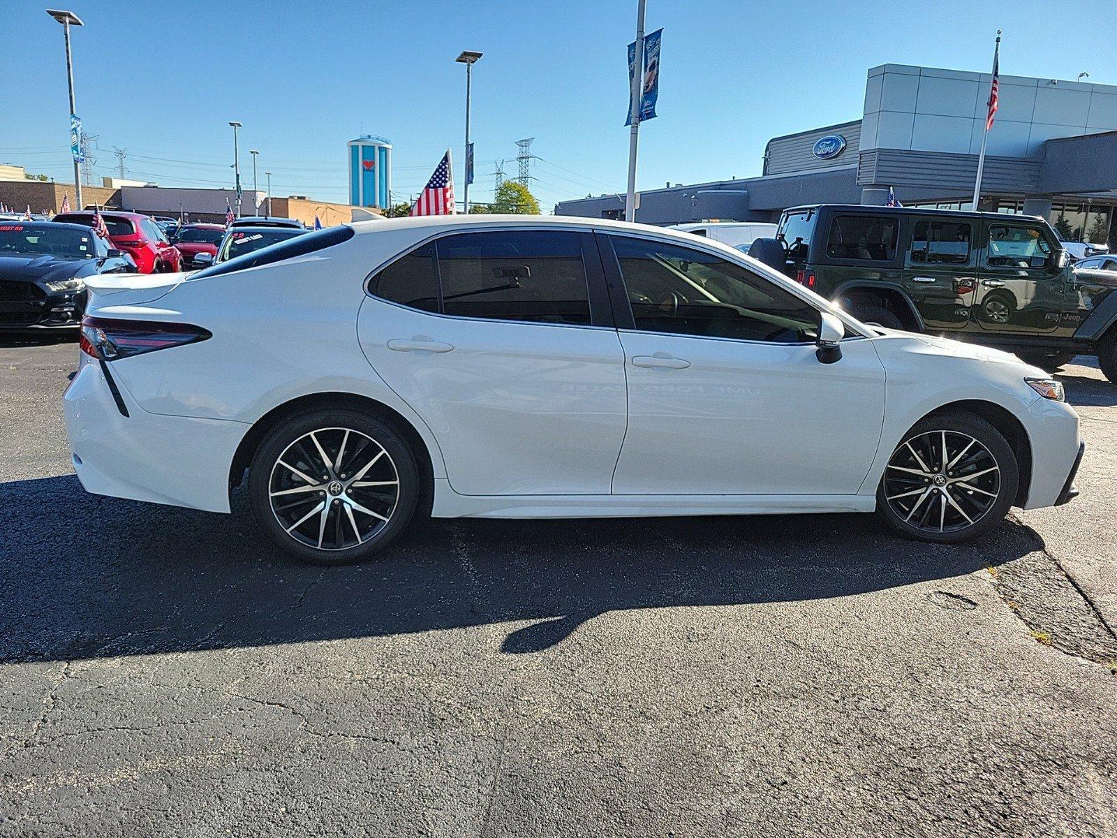 2022 Toyota Camry Vehicle Photo in Saint Charles, IL 60174