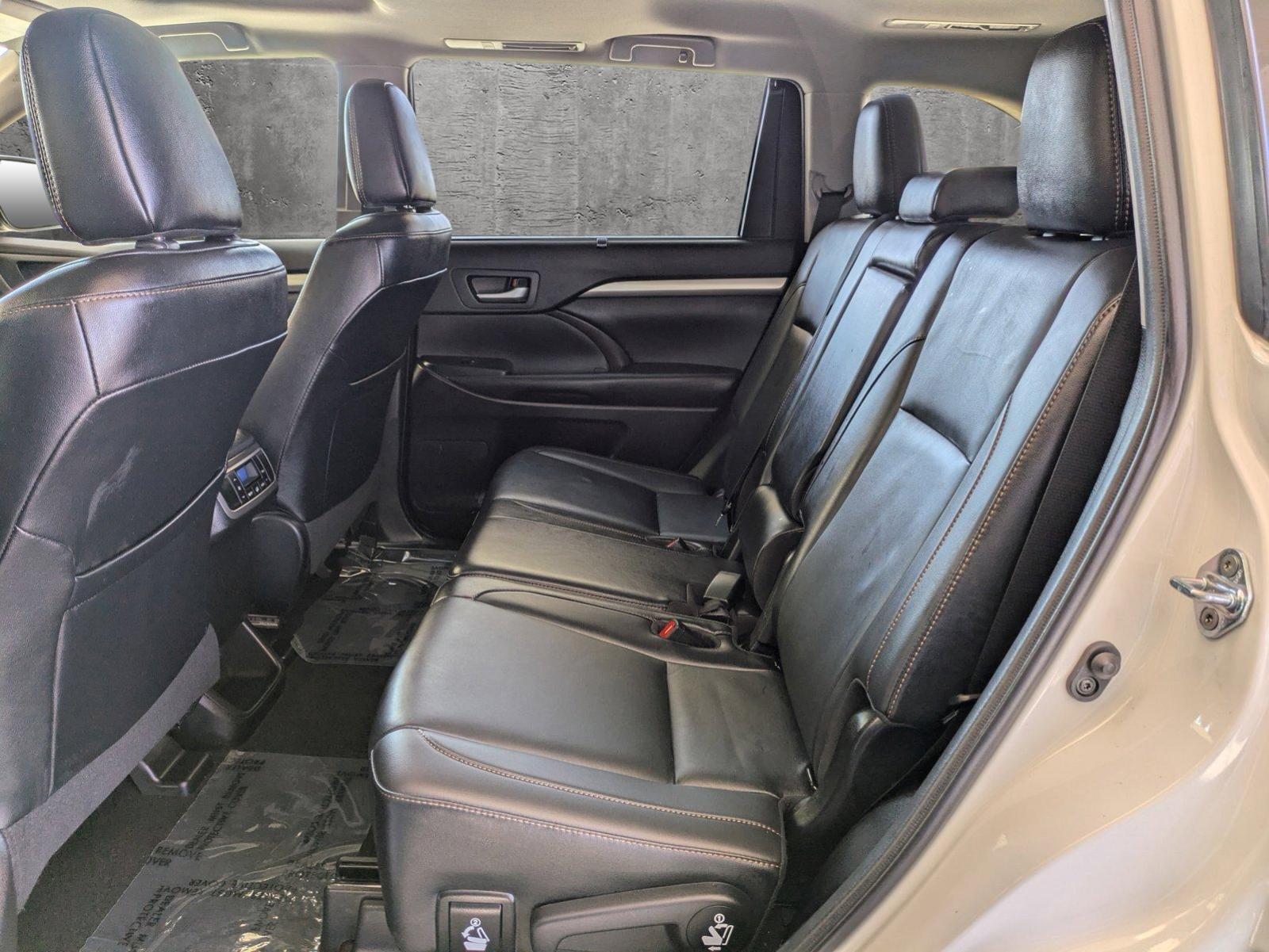 2019 Toyota Highlander Vehicle Photo in Tustin, CA 92782