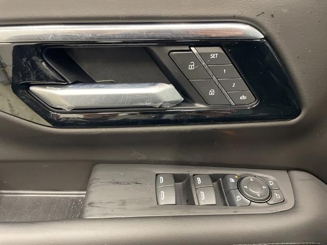 2025 Chevrolet Suburban Vehicle Photo in ROGERS, MN 55374-9422