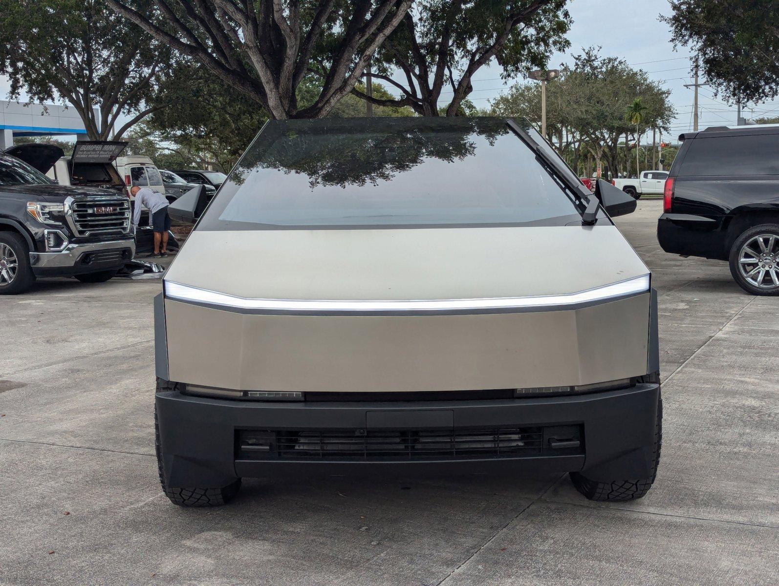 2024 Tesla Cybertruck Vehicle Photo in PEMBROKE PINES, FL 33024-6534