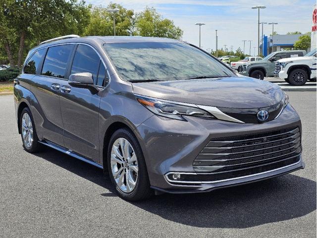 2023 Toyota Sienna Vehicle Photo in Auburn, AL 36832-6638