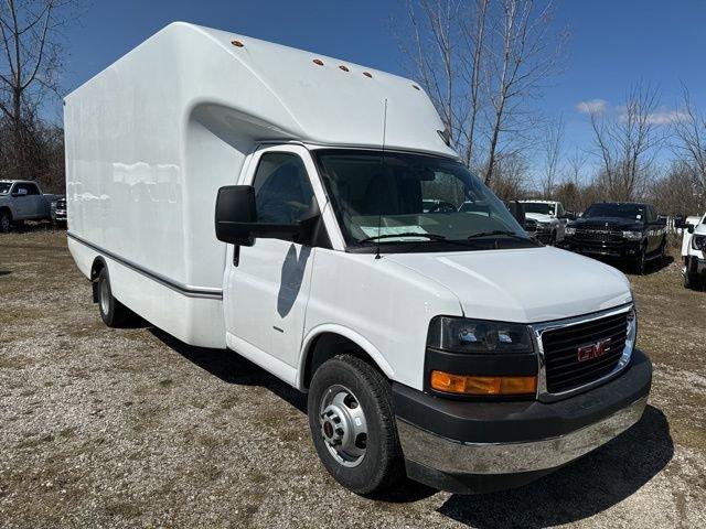 2023 GMC Savana Cutaway 3500 Vehicle Photo in MEDINA, OH 44256-9631