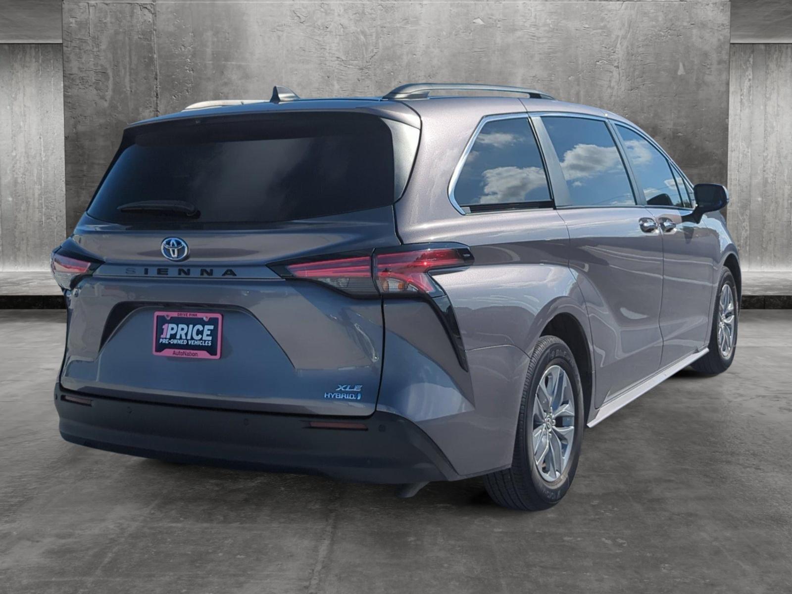 2022 Toyota Sienna Vehicle Photo in Ft. Myers, FL 33907