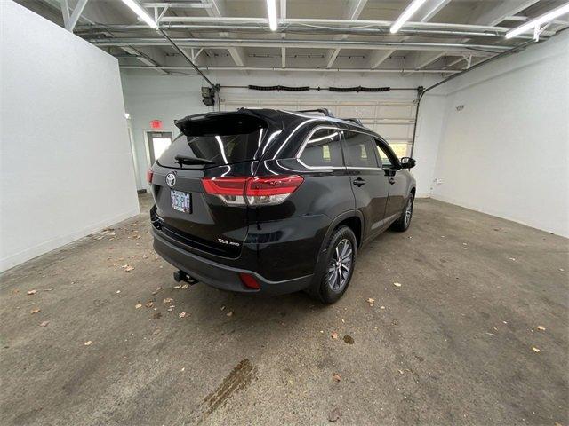 2018 Toyota Highlander Vehicle Photo in PORTLAND, OR 97225-3518