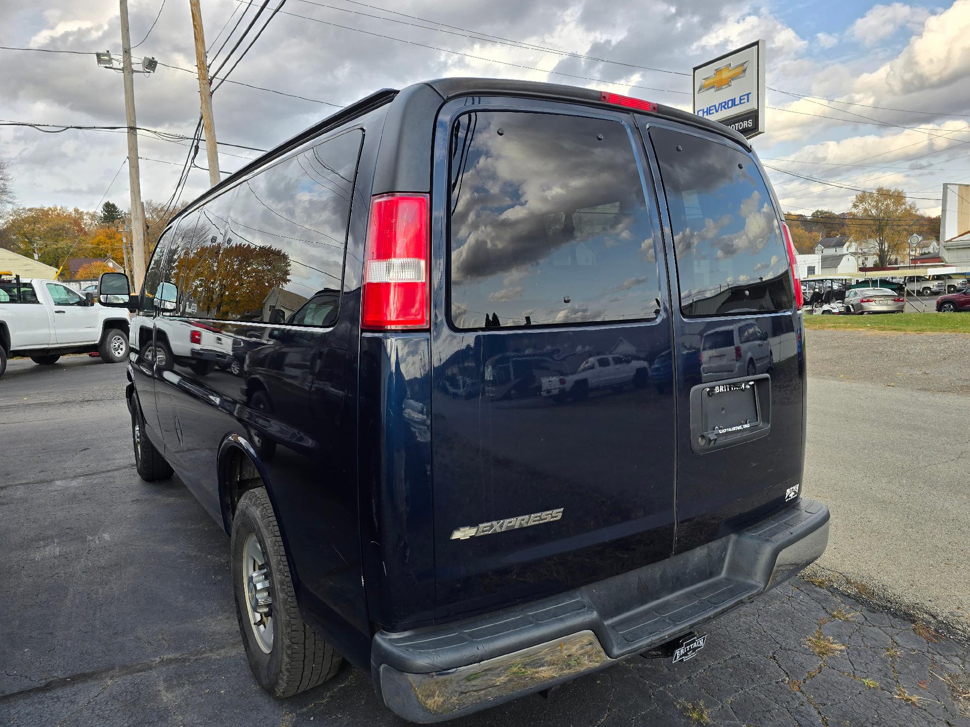 Used 2020 Chevrolet Express Passenger LT with VIN 1GAZGMFG4L1272234 for sale in East Palestine, OH