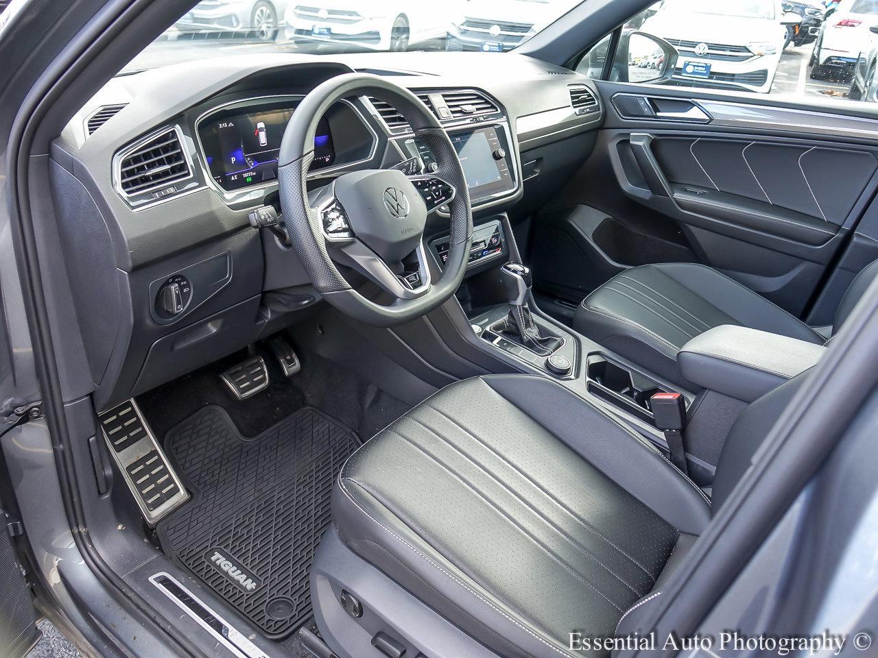 2024 Volkswagen Tiguan Vehicle Photo in Saint Charles, IL 60174