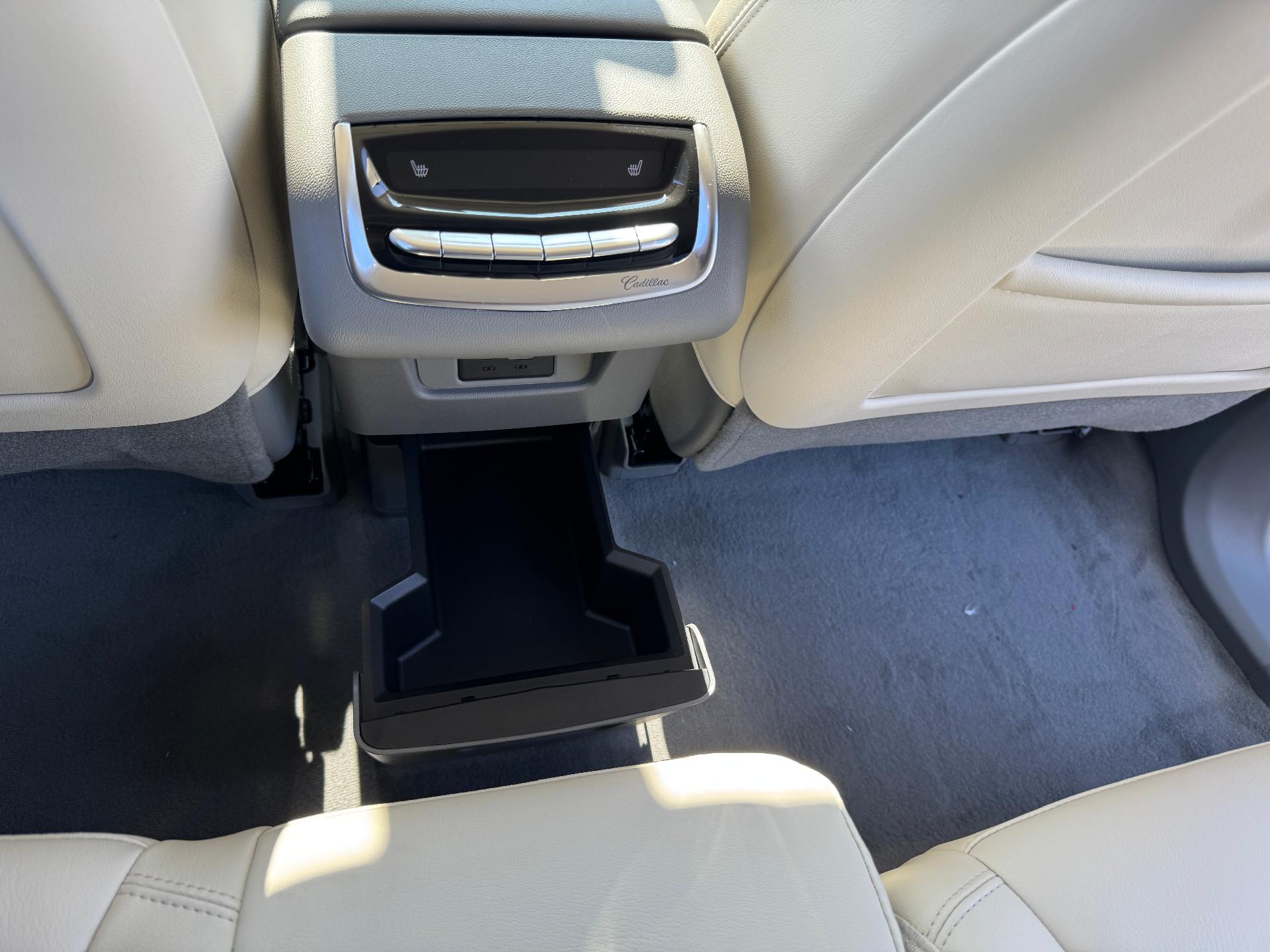 2025 Cadillac XT6 Vehicle Photo in LEOMINSTER, MA 01453-2952