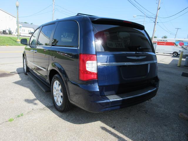 2015 Chrysler Town & Country Vehicle Photo in ELYRIA, OH 44035-6349