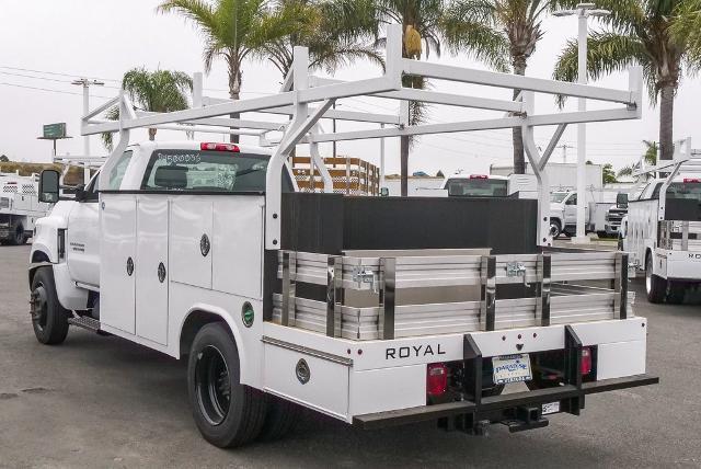 2023 Chevrolet Silverado Chassis Cab Vehicle Photo in VENTURA, CA 93003-8585