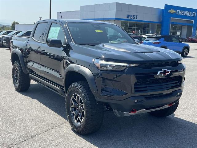 Select 2024 Chevrolet Colorado