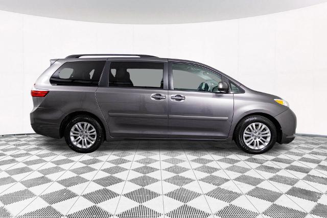 2017 Toyota Sienna Vehicle Photo in NORTH RIVERSIDE, IL 60546-1404