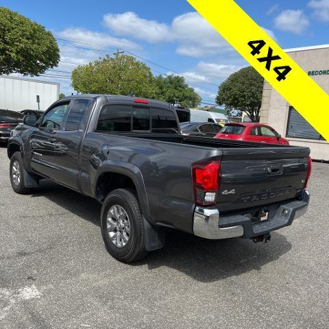 Used 2018 Toyota Tacoma SR5 with VIN 5TFSZ5AN6JX123915 for sale in Kansas City