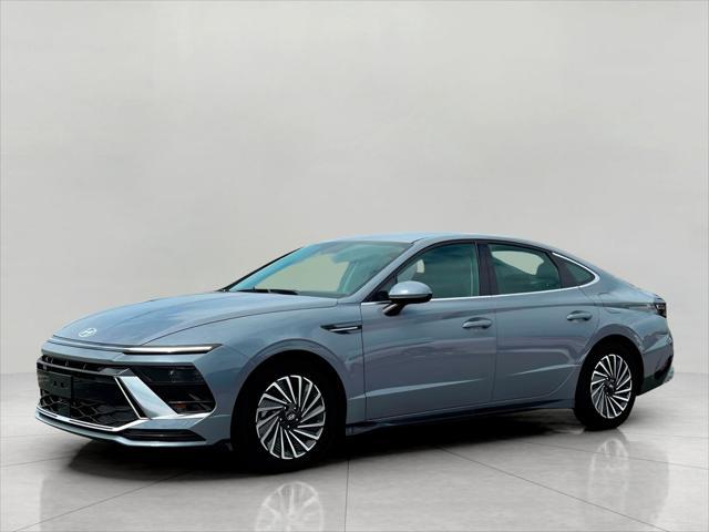 2025 Hyundai SONATA Hybrid Vehicle Photo in Green Bay, WI 54304