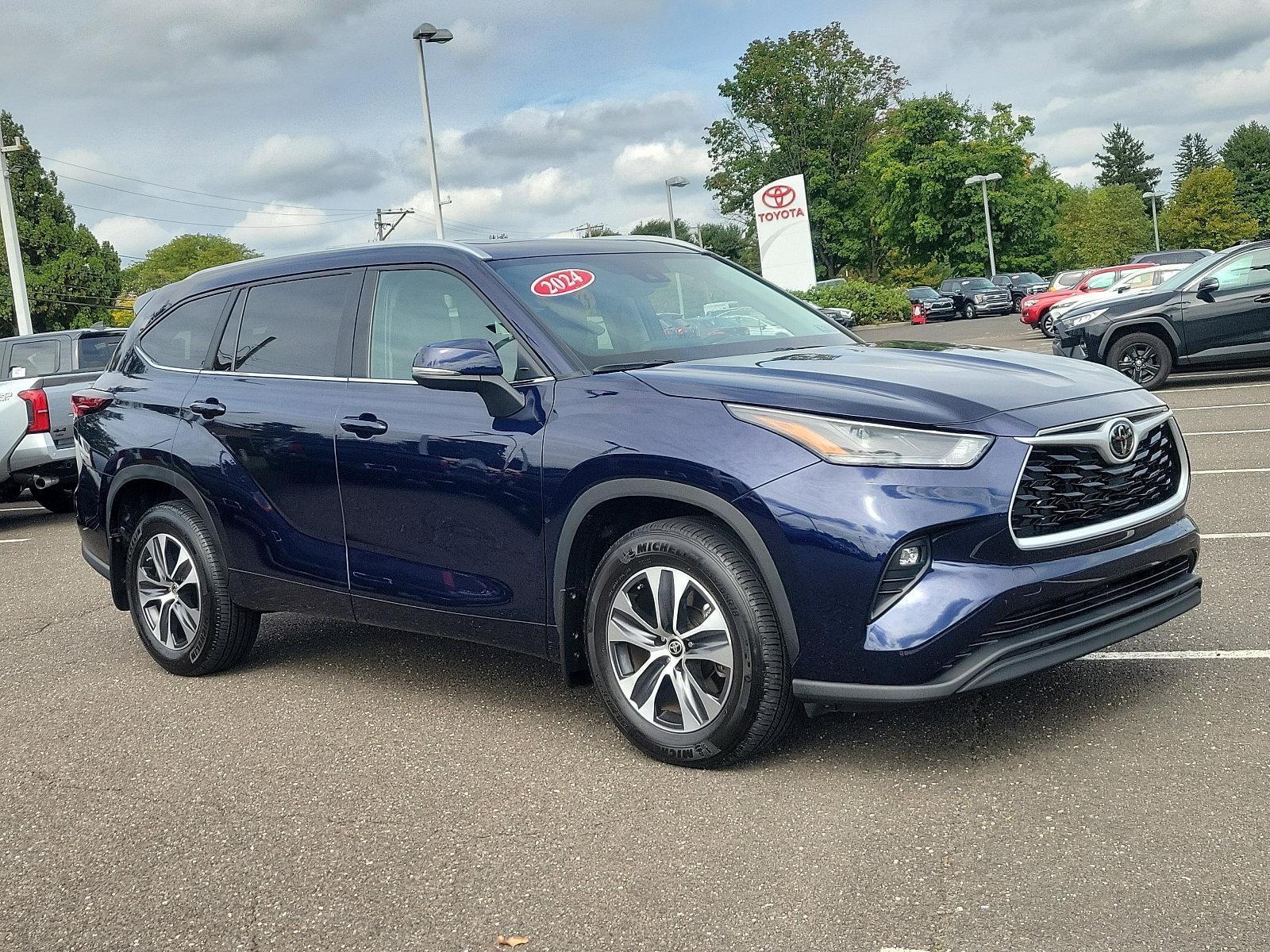 2024 Toyota Highlander Vehicle Photo in Trevose, PA 19053