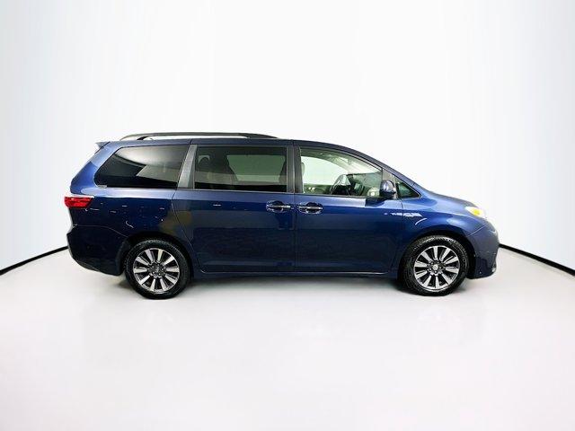 2018 Toyota Sienna Vehicle Photo in Flemington, NJ 08822