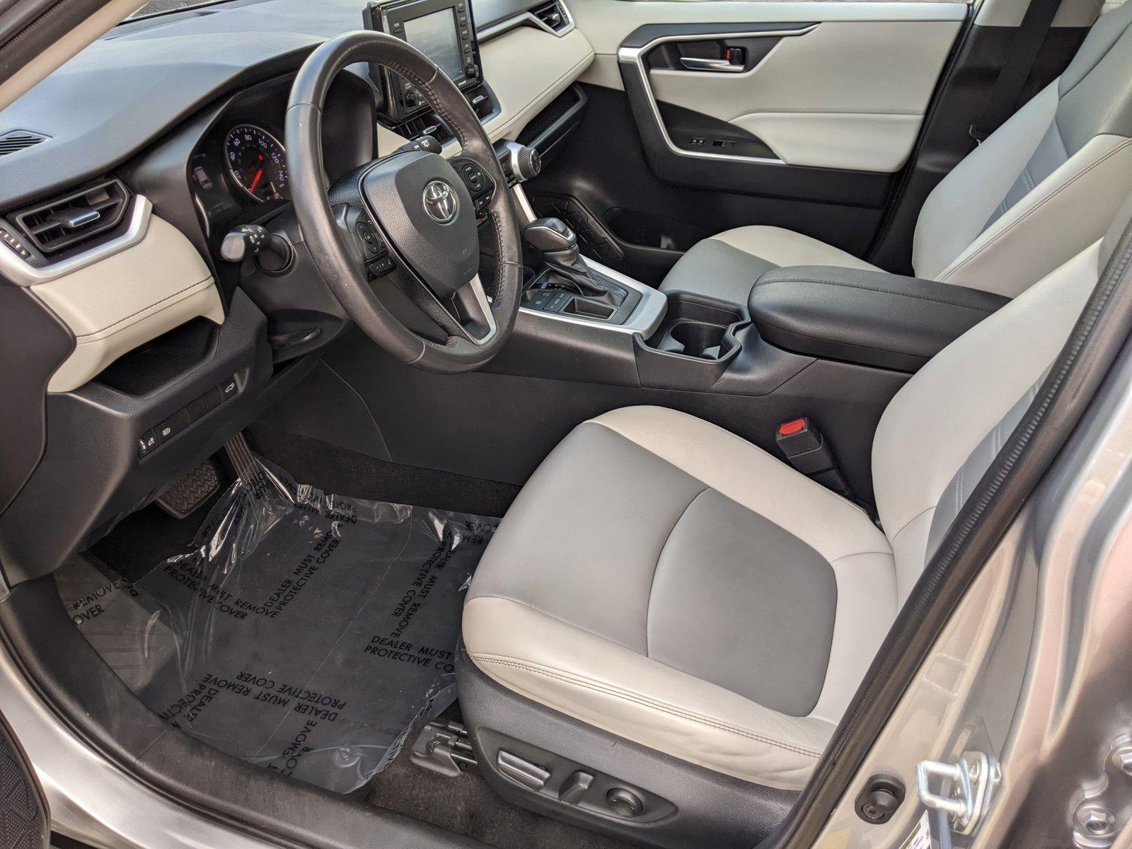 2020 Toyota RAV4 Vehicle Photo in Pembroke Pines , FL 33084