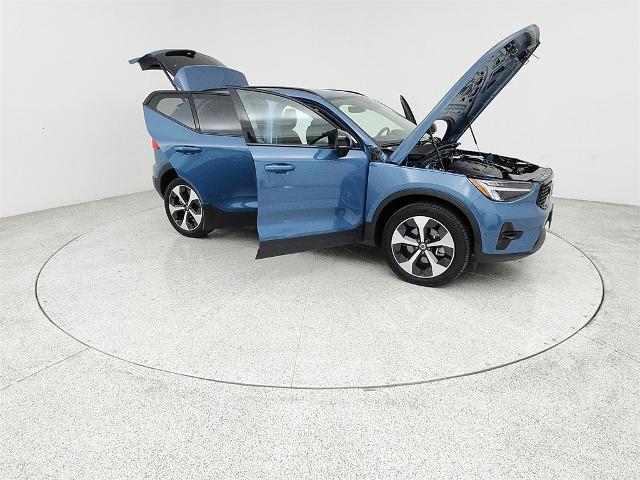 2024 Volvo XC40 Vehicle Photo in Grapevine, TX 76051