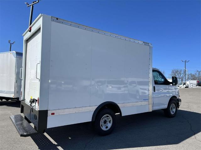 2023 Chevrolet Express Cutaway 3500 Vehicle Photo in ALCOA, TN 37701-3235