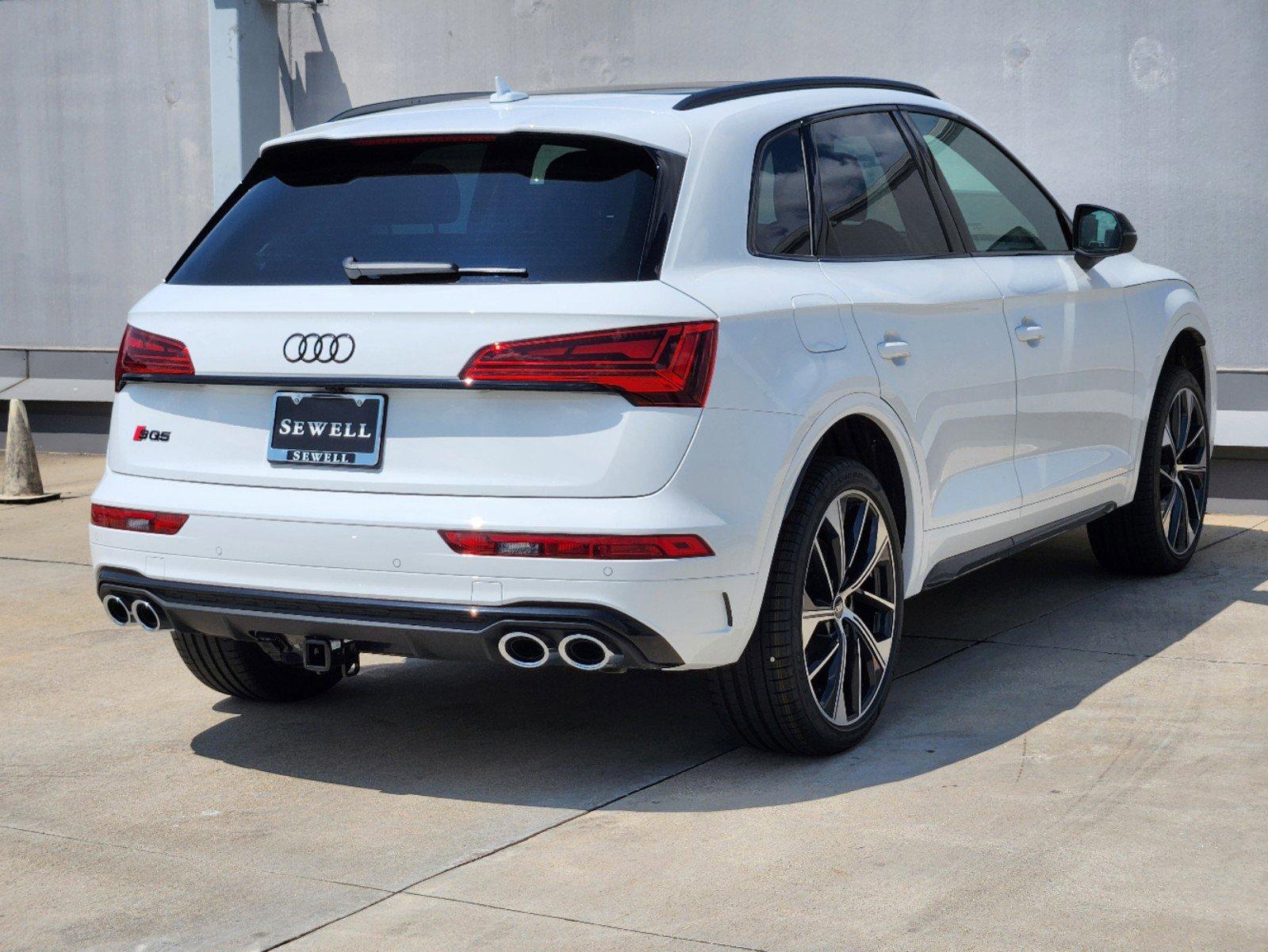 2024 Audi SQ5 Vehicle Photo in SUGAR LAND, TX 77478