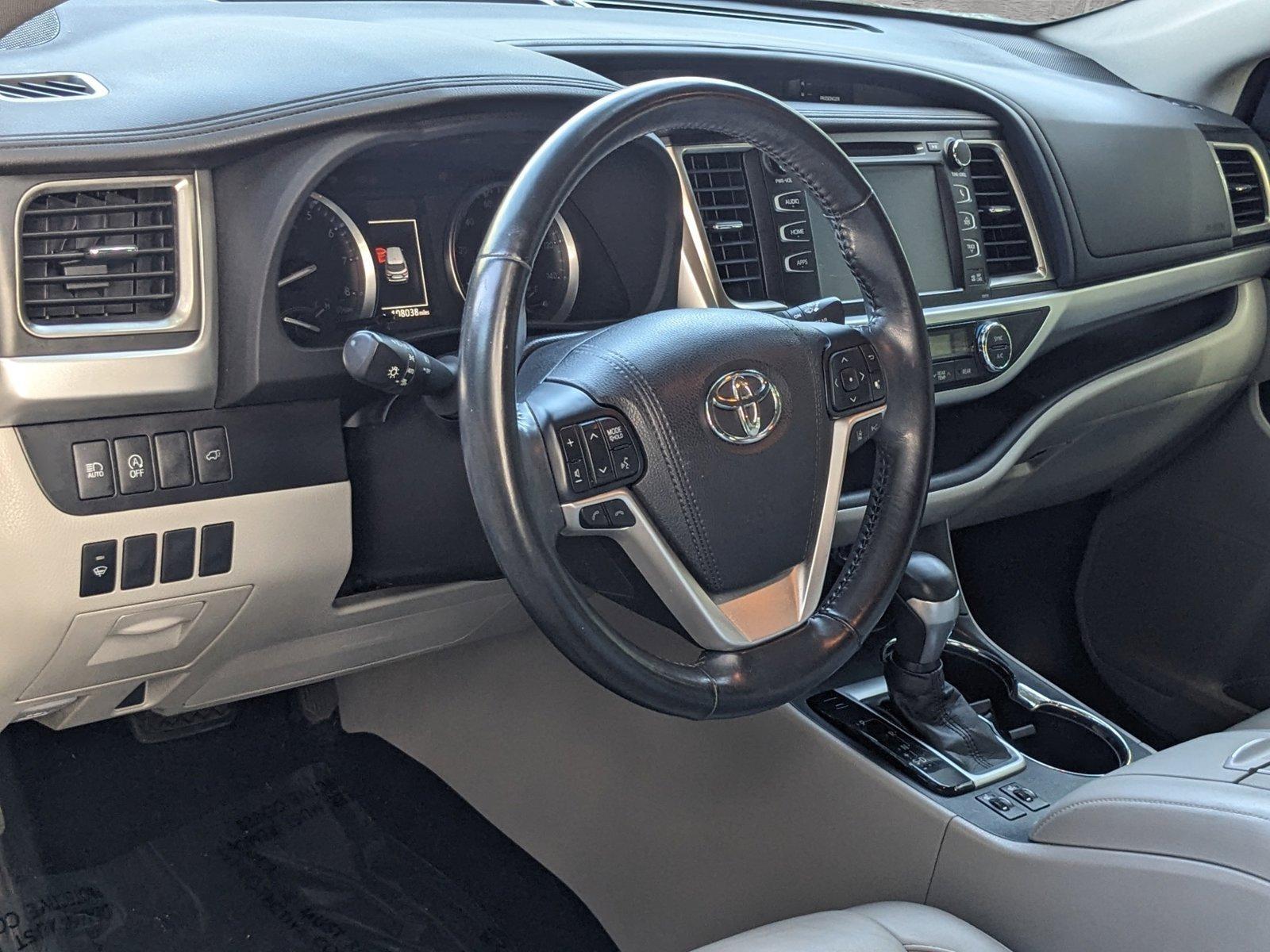 2018 Toyota Highlander Vehicle Photo in Tampa, FL 33614