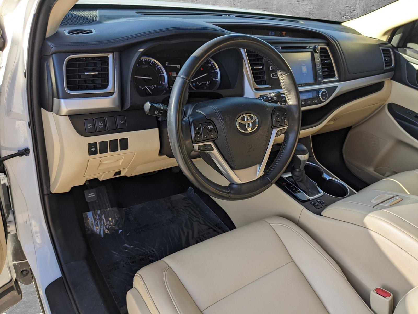 2019 Toyota Highlander Vehicle Photo in Davie, FL 33331