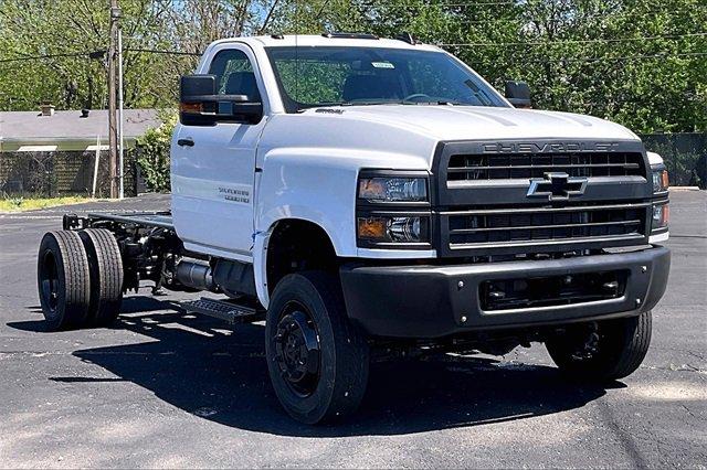 2024 Chevrolet Silverado 6500 HD Vehicle Photo in INDEPENDENCE, MO 64055-1314