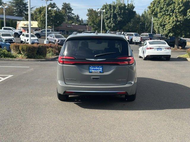 2022 Chrysler Pacifica Vehicle Photo in NEWBERG, OR 97132-1927