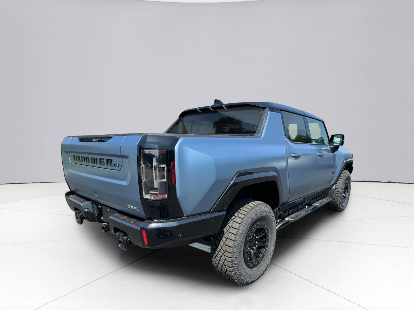 2024 GMC HUMMER EV Pickup Vehicle Photo in LEOMINSTER, MA 01453-2952