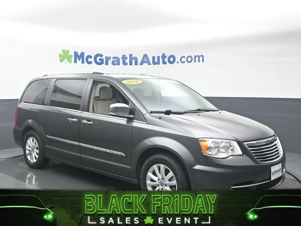 2016 Chrysler Town & Country Vehicle Photo in Cedar Rapids, IA 52402